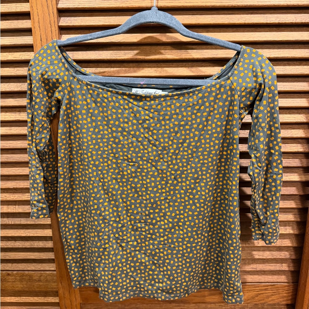 Fighting Eel quarter sleeve off the shoulder top